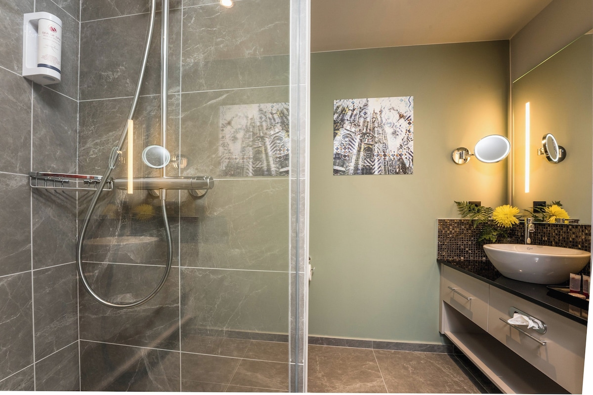Leonardo Royal Hotel Barcelona Fira property photograph